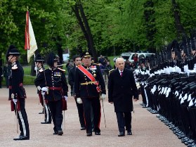 President Peres and King Harald V review honor guard at the Royal Palace in Oslo