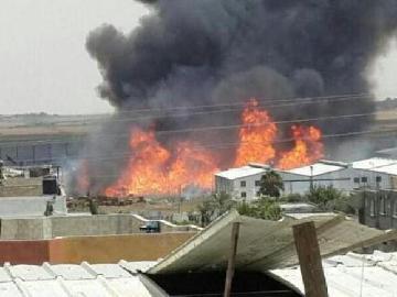 Eine Rakete aus dem Gazastreifen traf ein Lagerhaus der UNRWA und löste ein Feuer aus (Foto: ZAHAL)