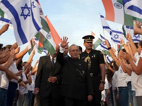 Der indische Präsident Pranab Mukherjee wird in Israel willkommen geheißen (Foto: Avi Dodi)