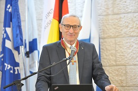 Professor Ben Sasson bei seiner Dankesrede (Foto: Bruno Charbit for Hebrew University)