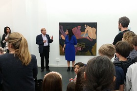 Botschafter Hadas-Handelsman und die künstlerischen Leiterin Alona Harpaz bei der Ausstellungseröffnung (Foto: Circle1)