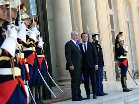Premierminister Netanyahu und der französische Präsident Macron bei der Zeremonie (Foto: GPO/Haim Zach)