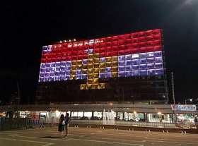 In Solidarität mit den Menschen in Ägypten wurde die ägyptische Flagge an das Gebäude der Stadtverwaltung von Tel Aviv-Yafo projiziert (Foto: Stadt Tel Aviv)