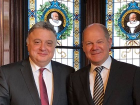 Botschafter Issacharoff und Bürgermeister Scholz (Foto: Botschaft)
